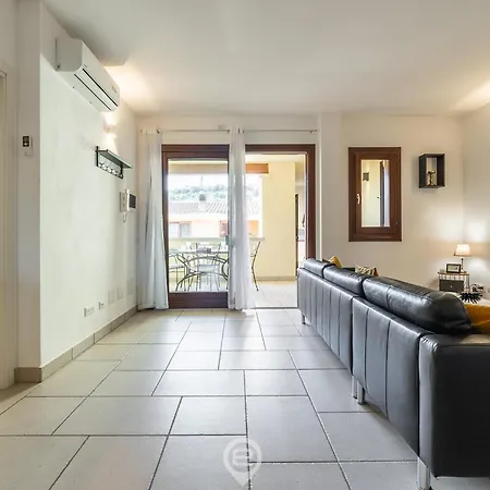 Via Giardini House شقة *