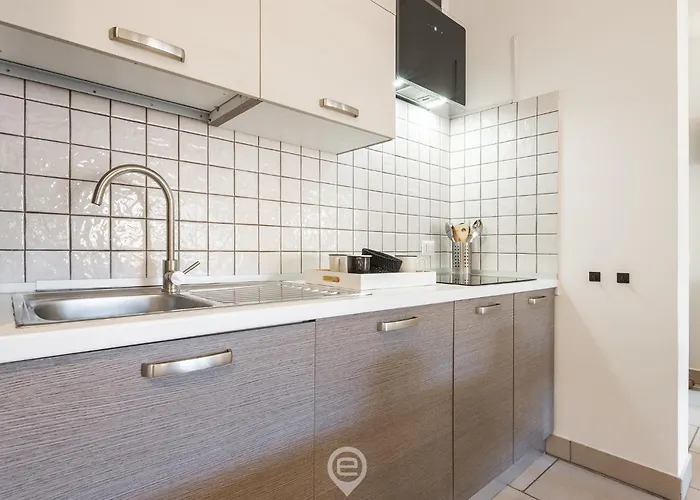 Via Giardini House شقة